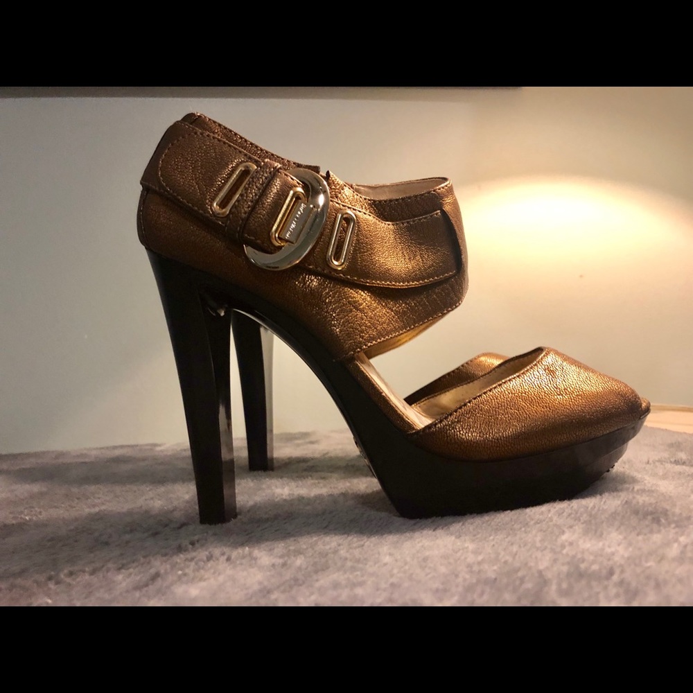 Michael Kors beautiful gold heels! Never worn!